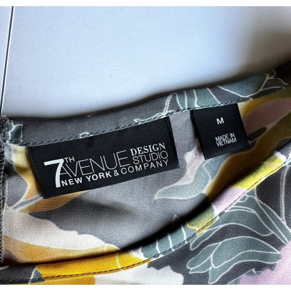 NY&Co 7th Avenue Blouse Womens Medium‎ Floral Short Sleeve Back Zip Grey Yellow - Picture 4 of 13